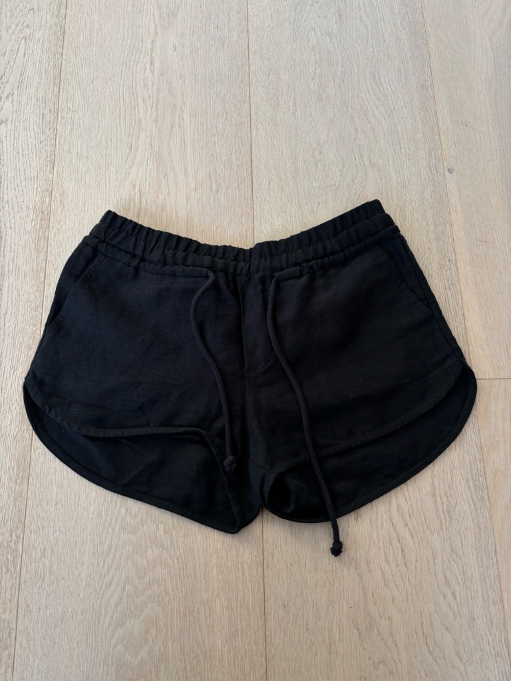 Aritzia Wilfred Free Habitus Linen Shorts